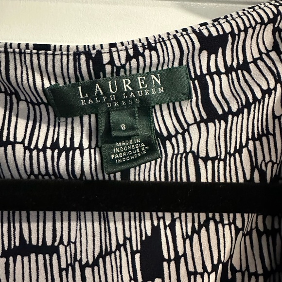 Lauren by Ralph Lauren dress, can be worn to a nice outing or to the office. 6 - Picture 2 of 2